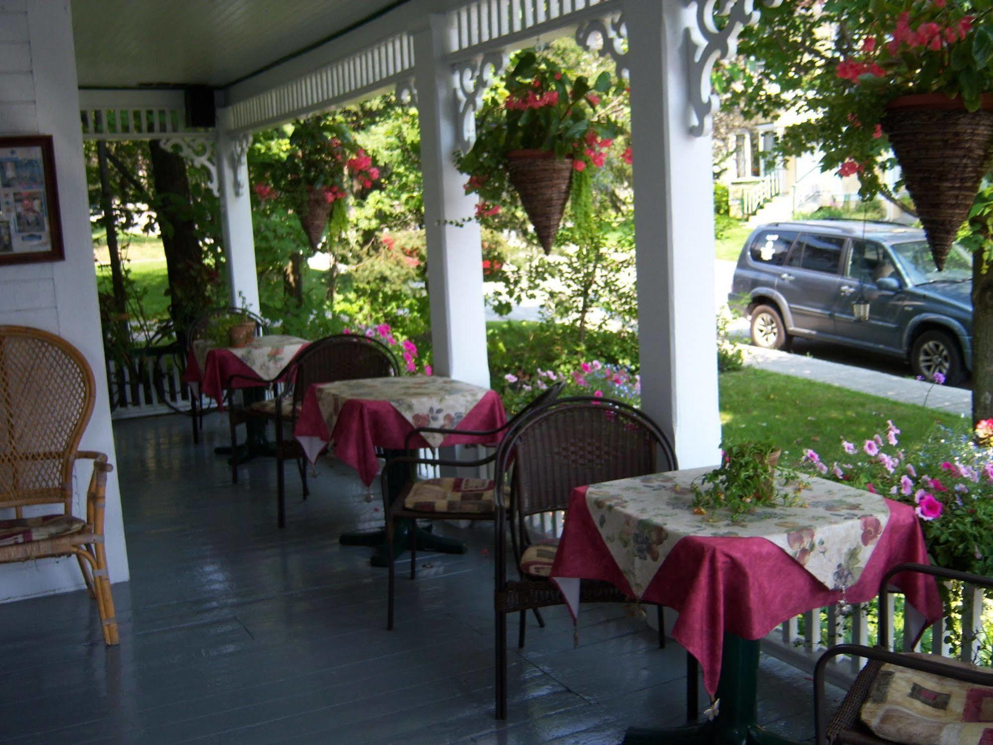 Ici Et Maintenant Bed and Breakfast Magog Eksteriør billede