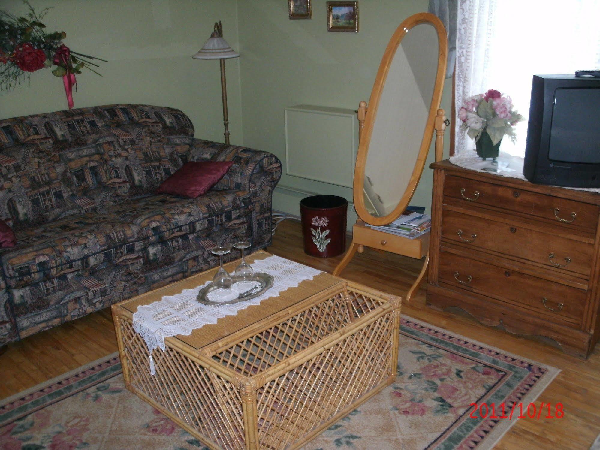 Ici Et Maintenant Bed and Breakfast Magog Eksteriør billede