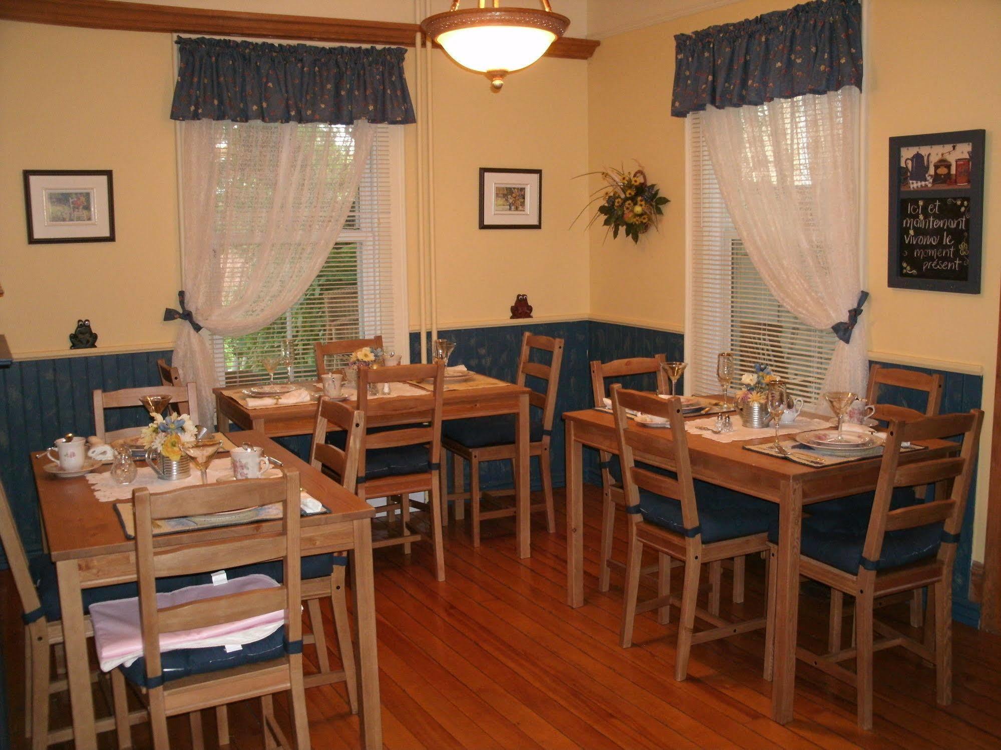 Ici Et Maintenant Bed and Breakfast Magog Eksteriør billede