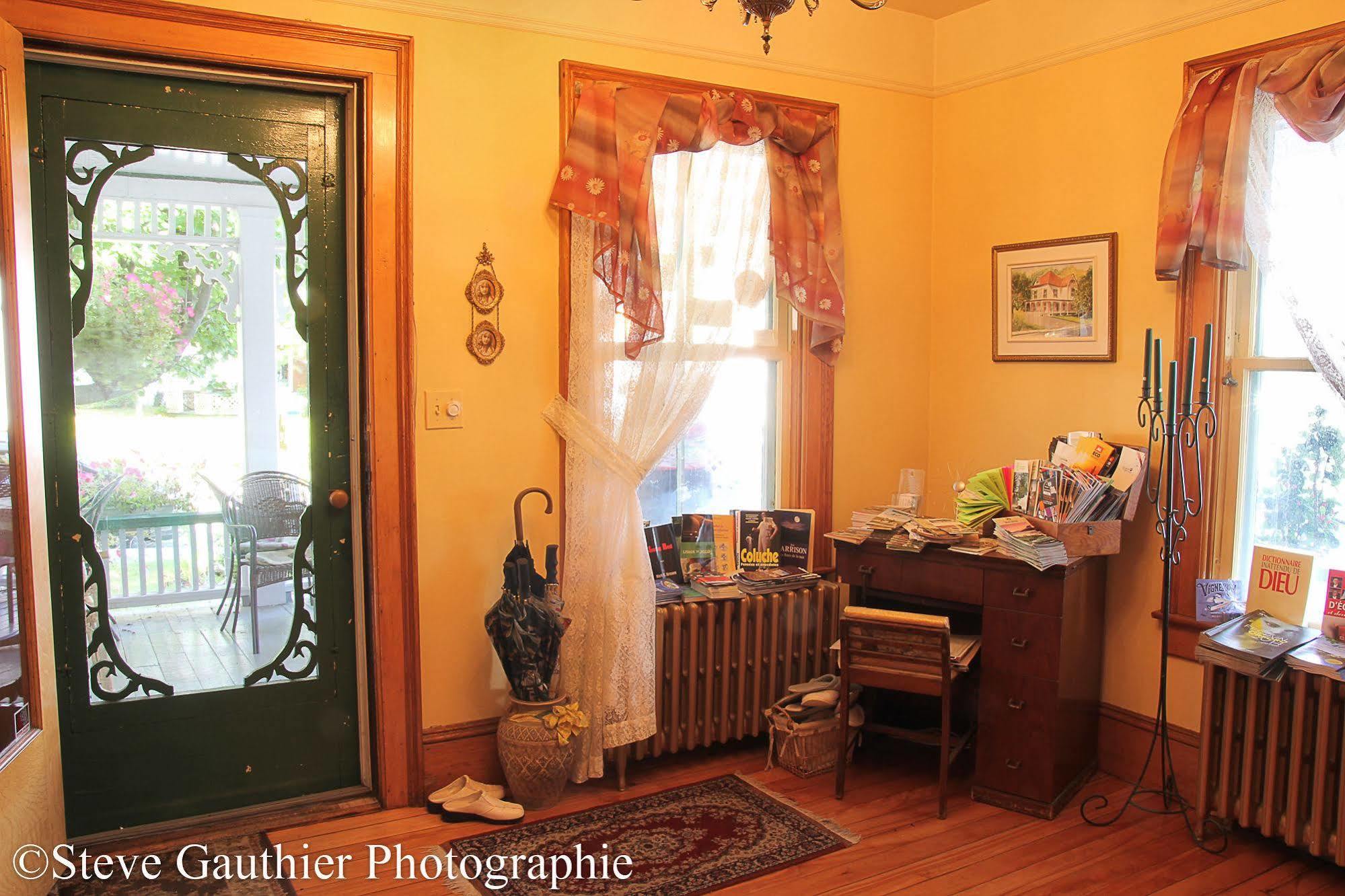 Ici Et Maintenant Bed and Breakfast Magog Eksteriør billede
