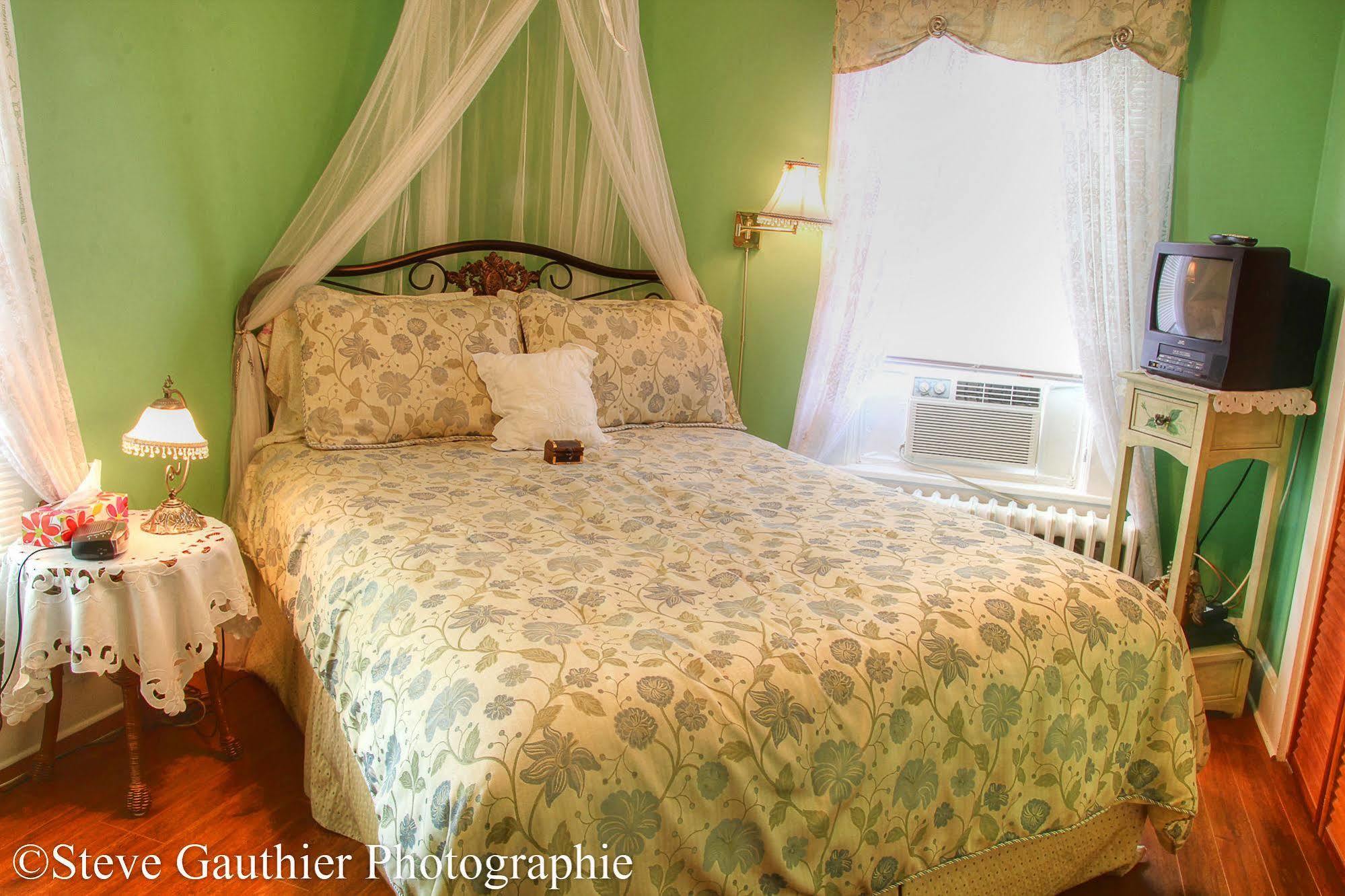 Ici Et Maintenant Bed and Breakfast Magog Eksteriør billede
